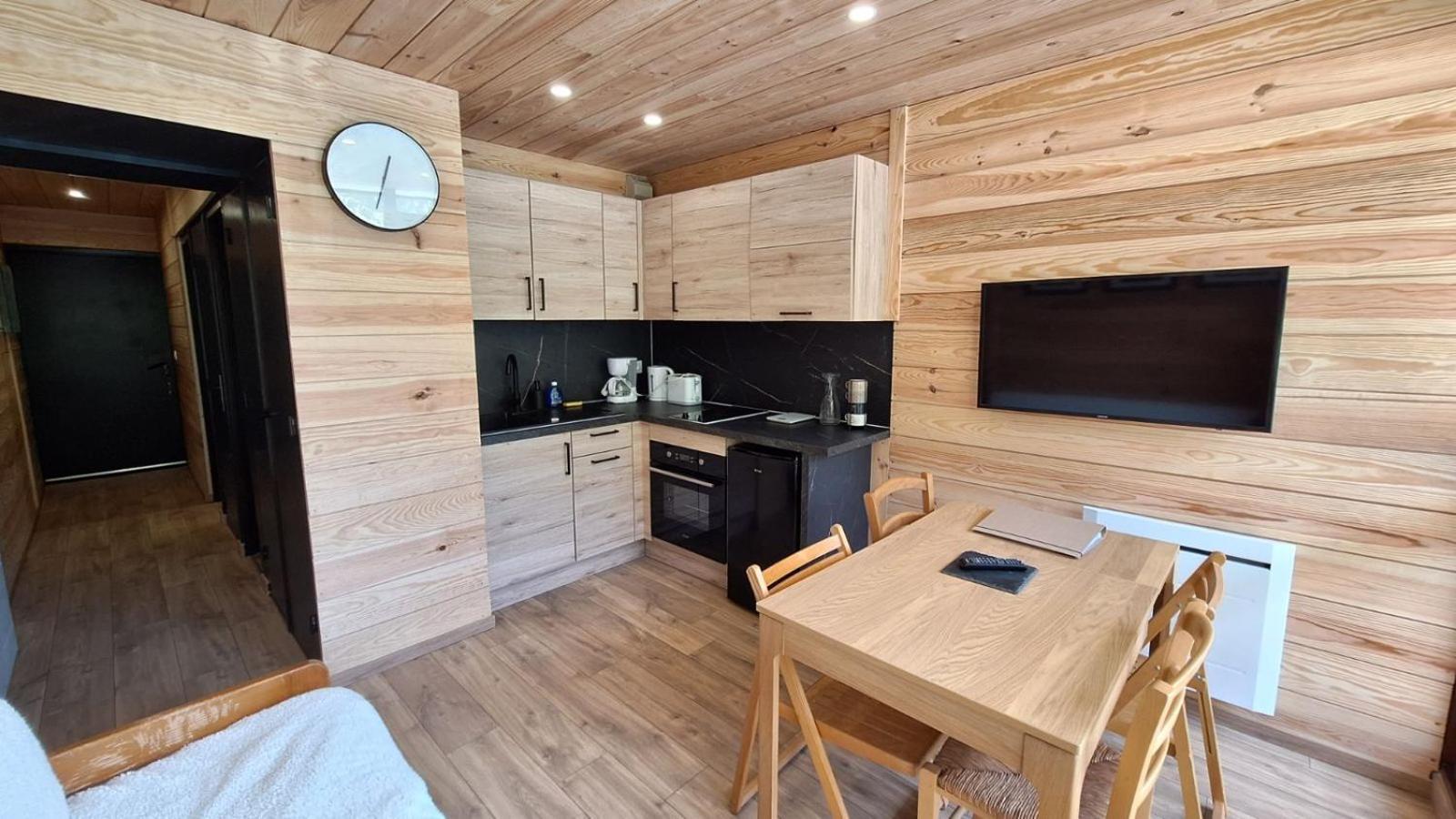 Appartement Chaleureux En Coeur De Station لارونس المظهر الخارجي الصورة